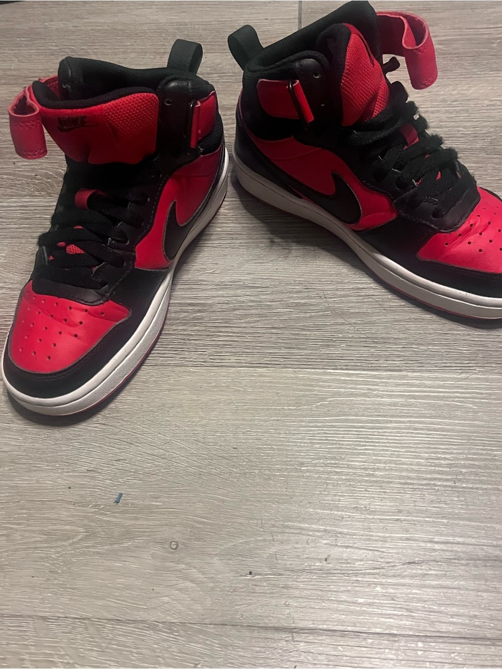 Nike Kids’ High-Top Sneakers in Red and Black Size 4Y - Picture 3 of 11